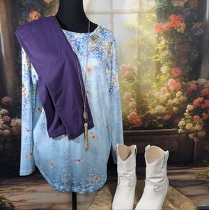 Great Christmas Gift Tunic top pair of leggings Necklace plus  Earrings all NWT